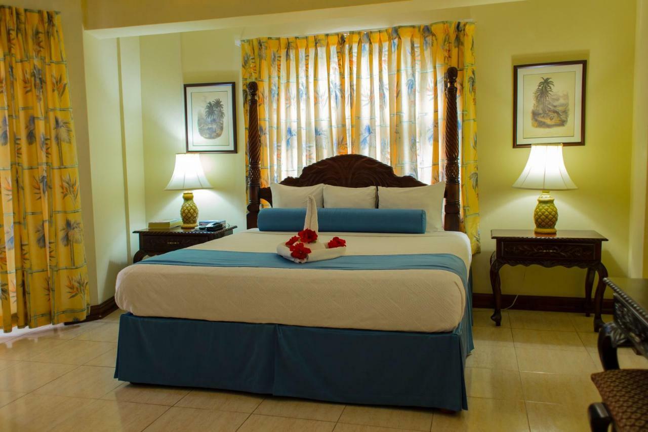 Seagarden Beach Resort Montego Bay Exterior photo